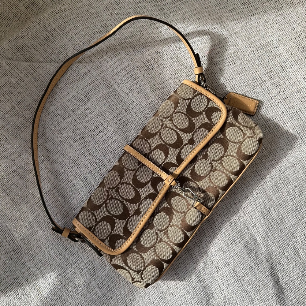 ── SOLD ──
Coach Y2K Signature Demi Clip Shoulder Bag (A3U-6348) - Picture 4 of 16